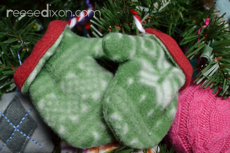 Pair of Mittens Ornament Tutorial